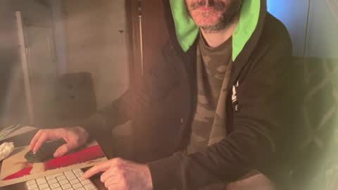 kissofbanned1983 online show from 25, 4, 2026