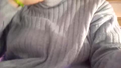 Snapshot of kitsuneniki chatting on 10, 1, 2026 kitsuneniki online show from 10, 1, 2026