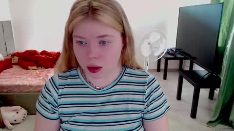 Jennyblonde and Emmabrunette online show from 23, 2, 2026
