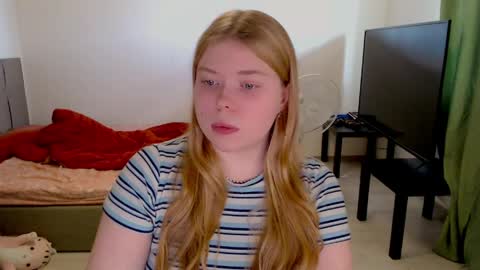 Jennyblonde and Emmabrunette online show from 8, 5, 2026
