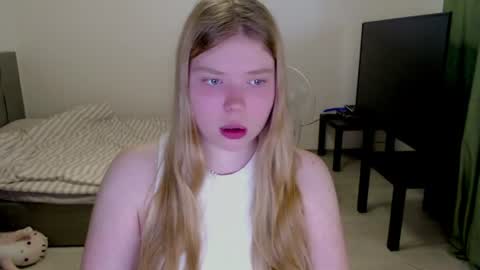 Jennyblonde and Emmabrunette online show from 6, 7, 2026