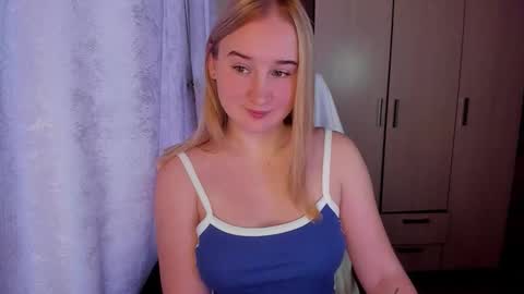 kitten_sun online show from 18, 10, 2025