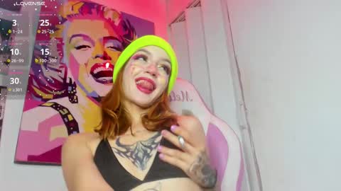 Snapshot of kitty__black__ chatting on 20, 10, 2025 KITTY online show from 20, 10, 2025