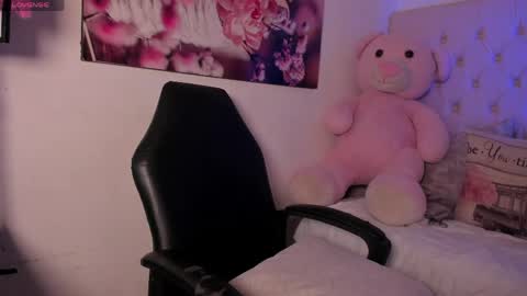 Kitty  online show from 23, 4, 2026