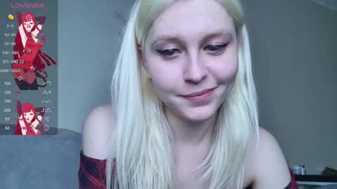 Snapshot of kitty_dora chatting on 8, 3, 2025 Evelyn online show from 8, 3, 2025