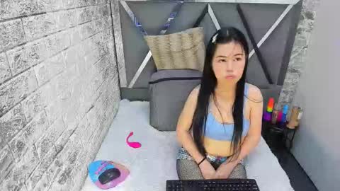Snapshot of kitty_small69 chatting on 4, 5, 2026 kitty_small69 online show from 4, 5, 2026
