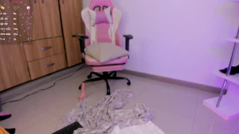 Snapshot of kittyfeet2 chatting on 23, 5, 2026 kitty online show from 23, 5, 2026