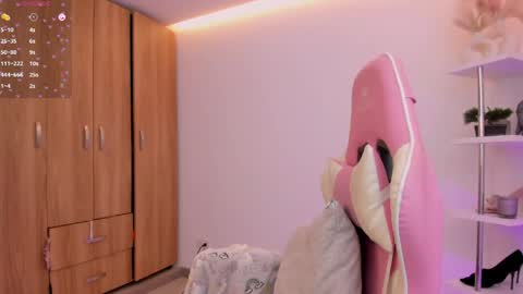 Snapshot of kittyfeet2 chatting on 25, 5, 2026 kitty online show from 25, 5, 2026