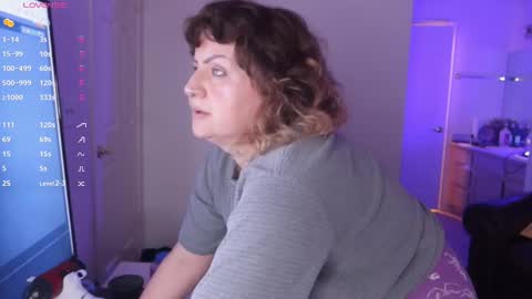 Snapshot of kittykay86 chatting on 17, 2, 2025 Bella Blue BBW online show from 17, 2, 2025