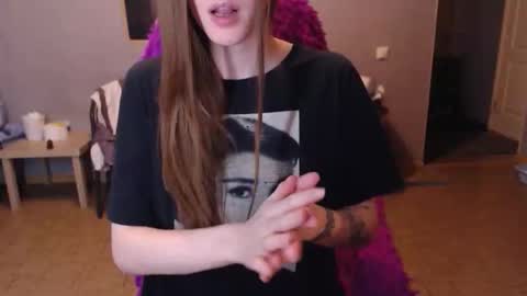 KittyloveMoon online show from 8, 4, 2026