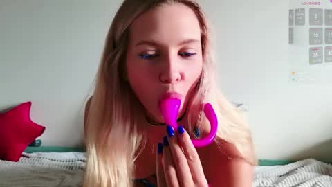 kittymiumiu online show from 11, 4, 2026