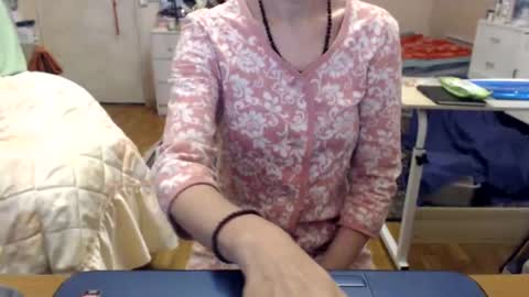 Snapshot of kiuminberry chatting on 2, 11, 2025 KiuminBerry online show from 2, 11, 2025
