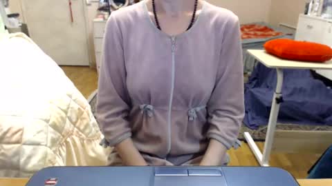 Snapshot of kiuminberry chatting on 8, 11, 2025 KiuminBerry online show from 8, 11, 2025
