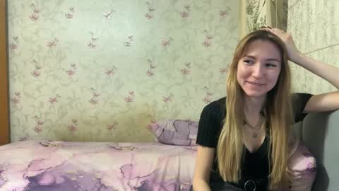 Snapshot of klikerstokens chatting on 6, 1, 2025 Louise and Mark online show from 6, 1, 2025