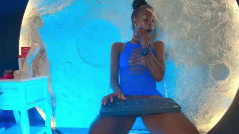 K L O E online show from 18, 9, 2025