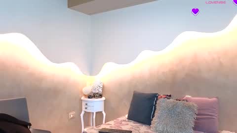 K L O E online show from 23, 10, 2025