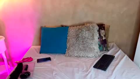 Snapshot of kloee_12 chatting on 2, 5, 2026 K L O E online show from 2, 5, 2026