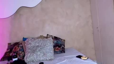 Snapshot of kloee_12 chatting on 8, 5, 2026 K L O E online show from 8, 5, 2026