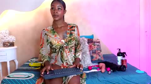 Snapshot of kloee_12 chatting on 26, 5, 2026 K L O E online show from 26, 5, 2026
