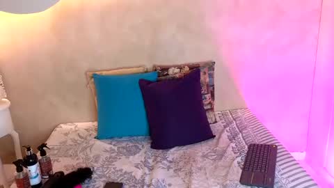 Snapshot of kloee_12 chatting on 6, 6, 2026 K L O E online show from 6, 6, 2026
