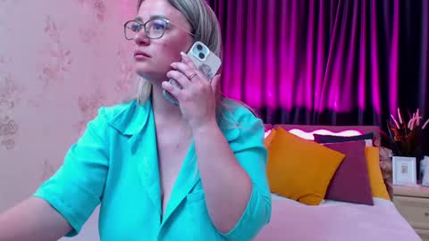 Snapshot of kriiskiss chatting on 5, 5, 2026 Kriss online show from 5, 5, 2026