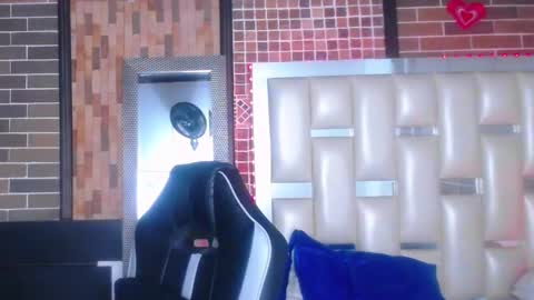 kriss_sweetboobs online show from 23, 2, 2025