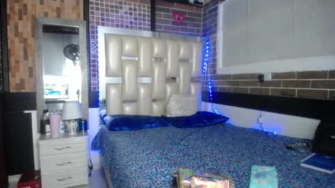 kriss_sweetboobs online show from 28, 2, 2025