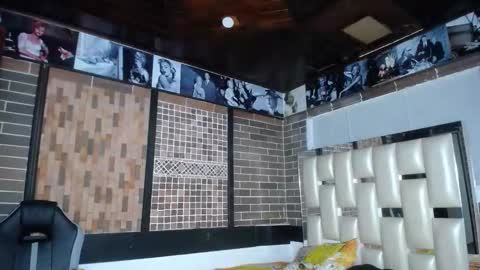 kriss_sweetboobs online show from 11, 9, 2025