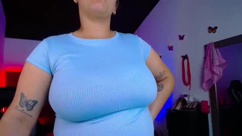 kriss_sweetboobs online show from 20, 11, 2025