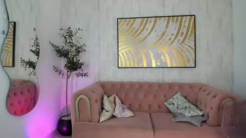 Krisstine  online show from 22, 4, 2026