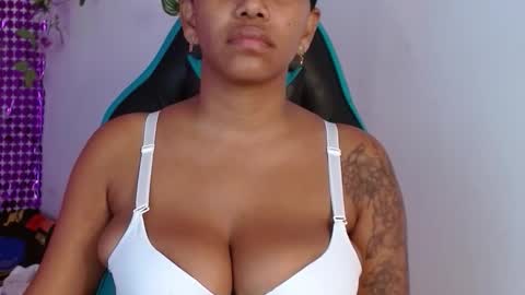 Snapshot of kristel_lee chatting on 19, 11, 2025 kristel_lee online show from 19, 11, 2025