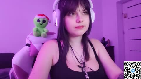 Snapshot of kristibloom chatting on 17, 11, 2025 Christie online show from 17, 11, 2025