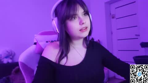 Snapshot of kristibloom chatting on 23, 11, 2025 Christie online show from 23, 11, 2025