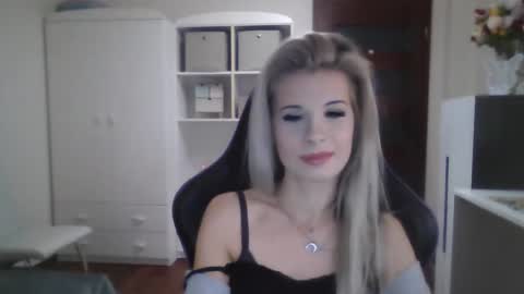 KristineAmore online show from 1, 10, 2025