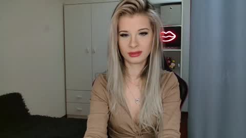 KristineAmore online show from 15, 10, 2025