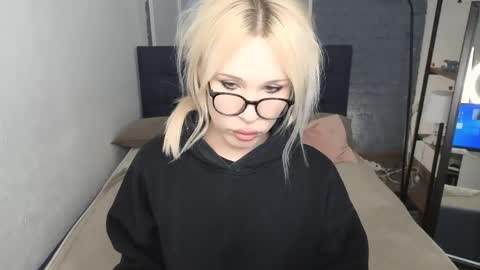 Snapshot of kristydollx chatting on 13, 4, 2026 Kristy online show from 13, 4, 2026