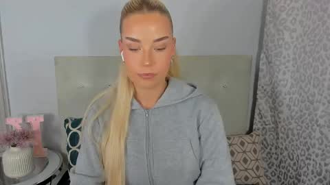KristyFlowers online show from 11, 5, 2026