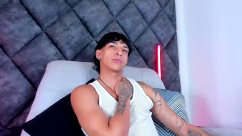 Snapshot of kroywave chatting on 9, 8, 2026 Kroy Wave Muscle Tattoos Latino online show from 9, 8, 2026