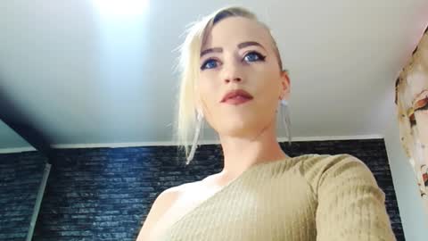 krystal desire online show from 2, 2, 2025