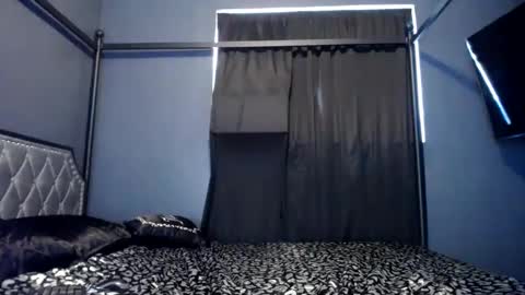 Krystal Blake online show from 3, 3, 2025