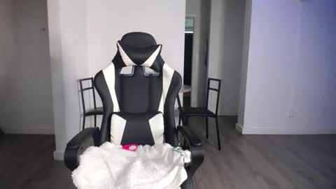 Krystal Blake online show from 10, 9, 2025