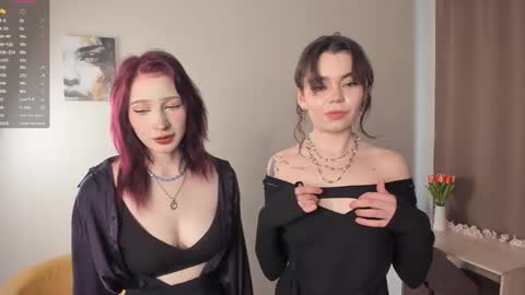 Emilia and Julia online show from 22, 4, 2026