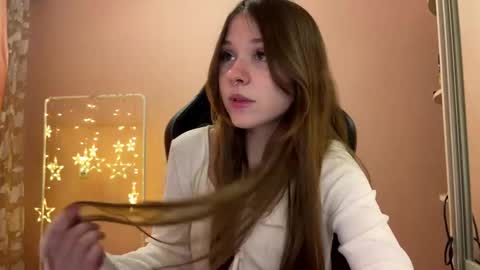 Snapshot of krystlehymel chatting on 5, 12, 2025 Alis online show from 5, 12, 2025