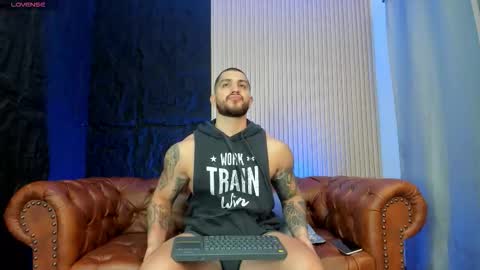 Snapshot of kylenorth_ chatting on 28, 11, 2025 kylenorth_ online show from 28, 11, 2025