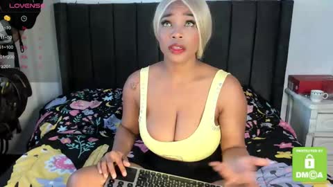 Snapshot of kyliewhiteboobs chatting on 8, 1, 2025 kylie white boobs online show from 8, 1, 2025