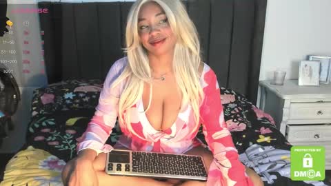 Snapshot of kyliewhiteboobs chatting on 31, 1, 2025 kylie white boobs online show from 31, 1, 2025