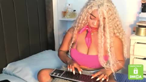 Snapshot of kyliewhiteboobs chatting on 27, 11, 2025 kylie white boobs online show from 27, 11, 2025