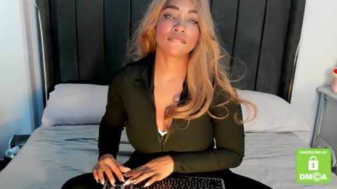 Snapshot of kyliewhiteboobs chatting on 3, 3, 2026 kylie white boobs online show from 3, 3, 2026