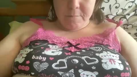 Snapshot of kylorencat chatting on 11, 3, 2025 KYLO online show from 11, 3, 2025