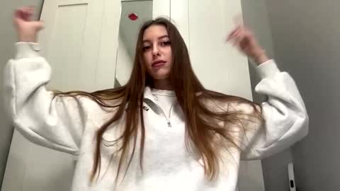 Snapshot of kymberlyrosenlof chatting on 4, 3, 2026 Selena online show from 4, 3, 2026